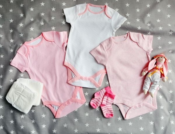 Die besten Babybekleidungs - Tipps für Neugeborene