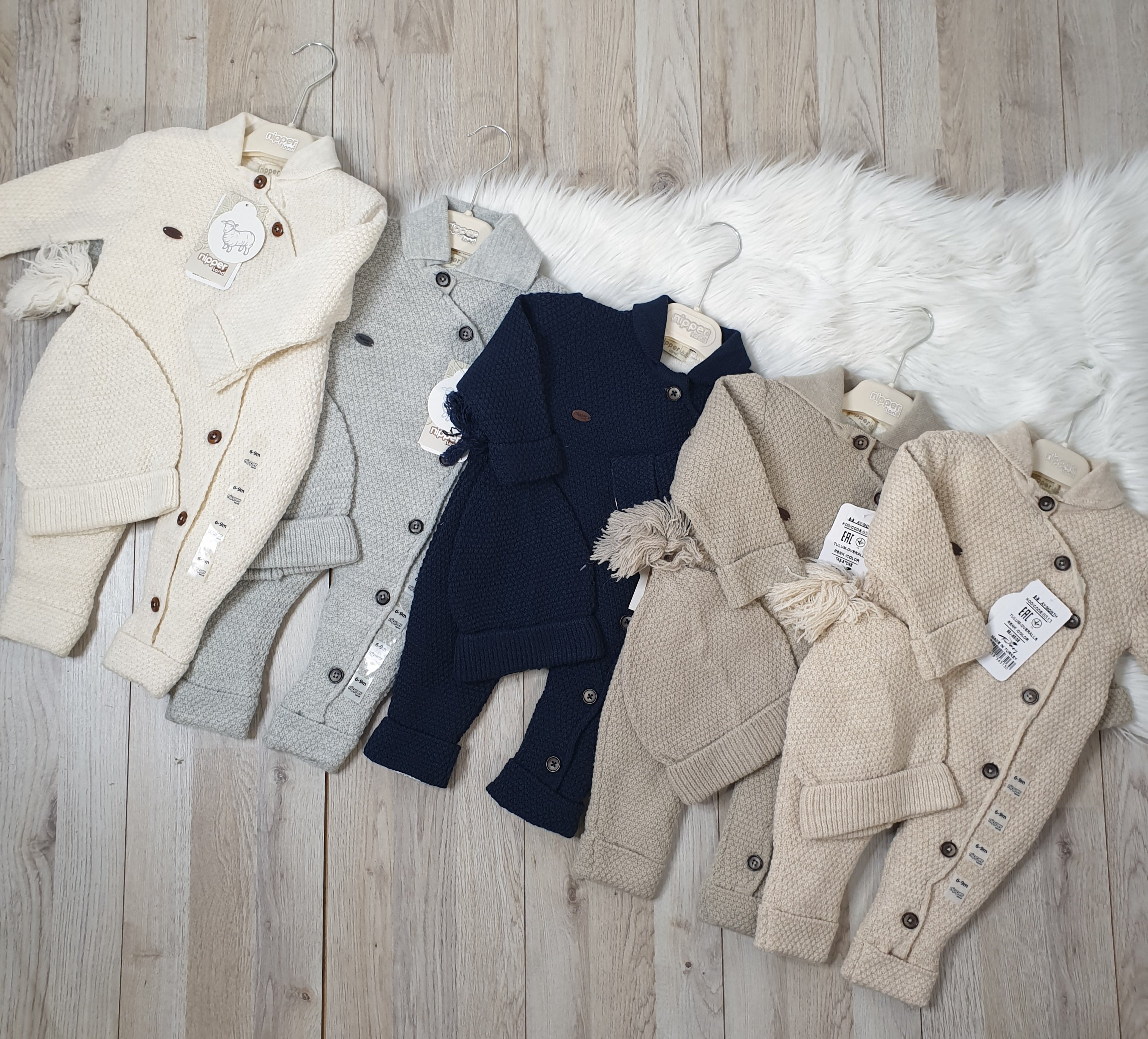 Muffin-Nipper-Strickoverall mit Mütze-6513