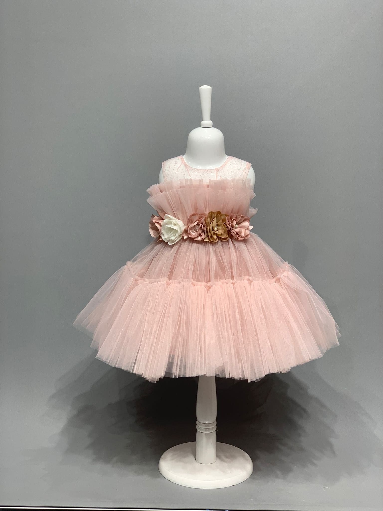 Tüllkleid mit Blumengürtel rosa | muffin&co