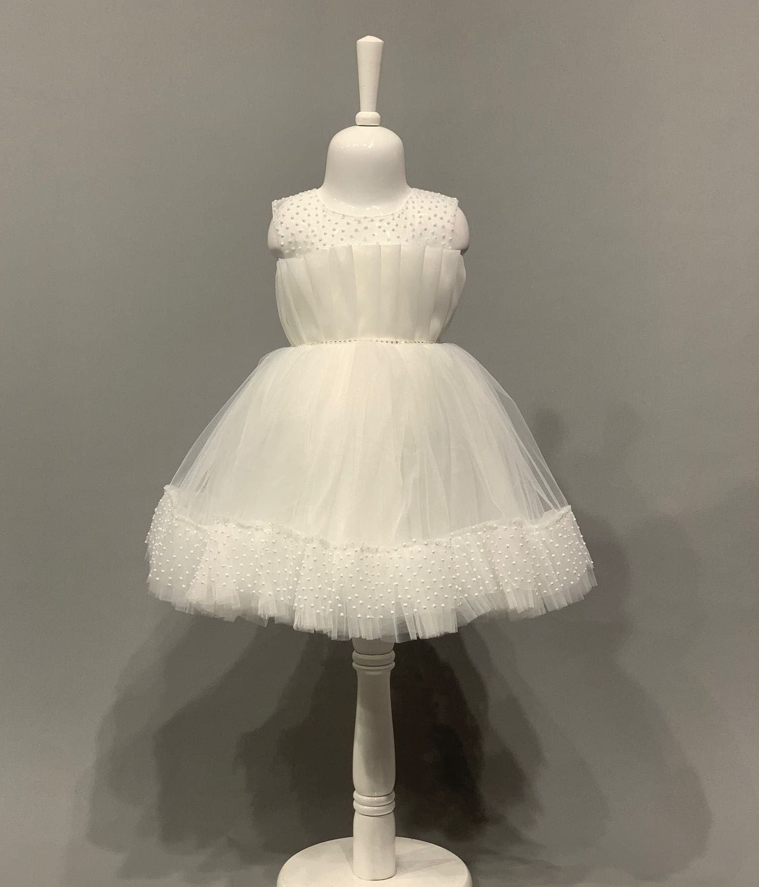 Festliches Tüllkleid mit Perlen weiß | muffin&co