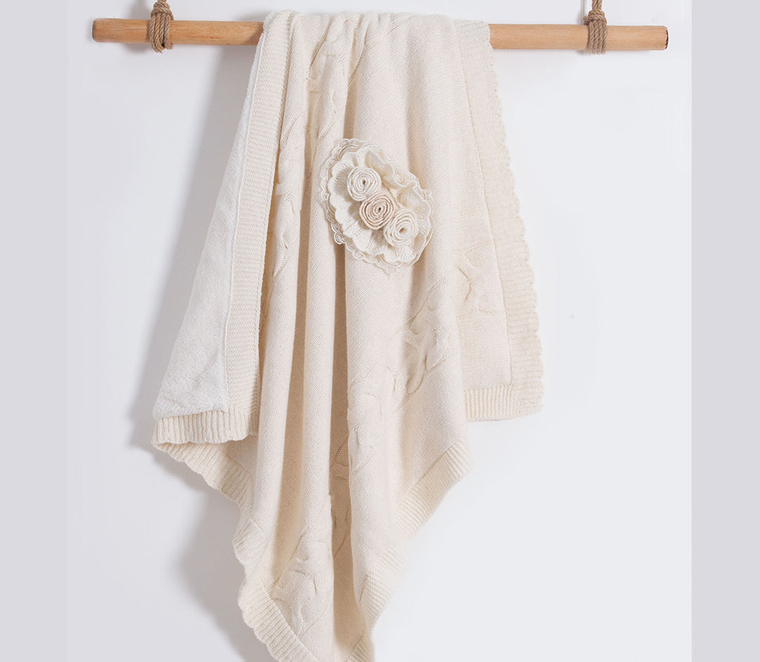 Nipperland baby blanket made of fine knit with a rose motif - 6975
