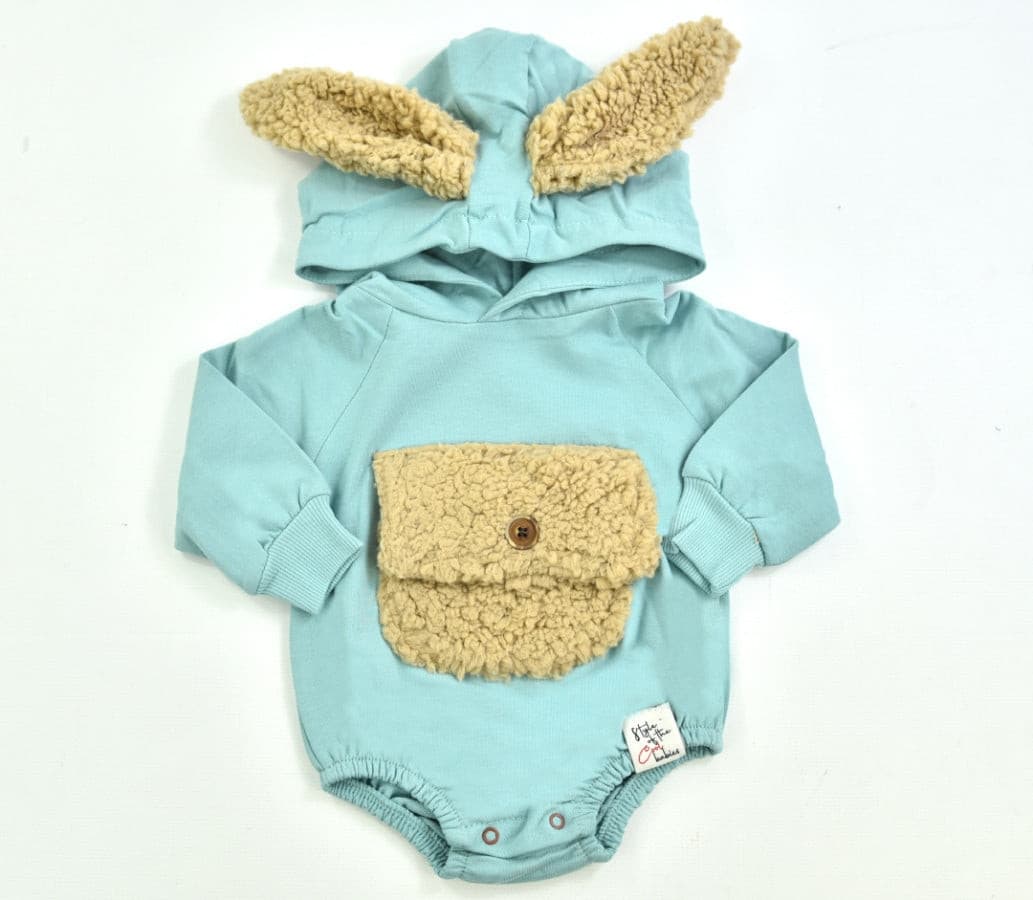 Langärmliger Body mit Ohren und Brusttasche | muffin&co